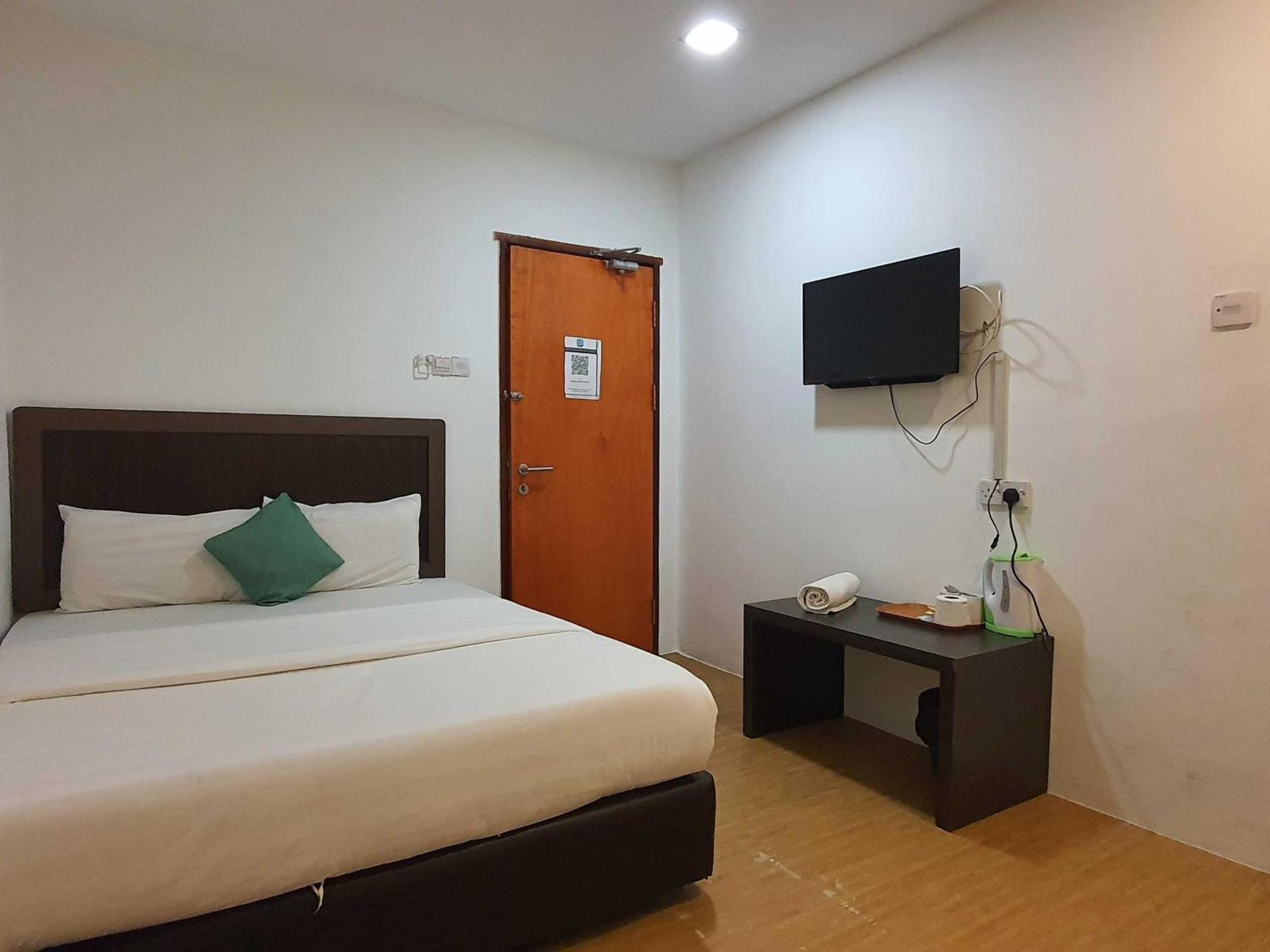 Oyo 91053 Signature Inn Miri Exterior foto